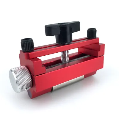 Produktbild von Winkelverstellbarer Spitzer Holzperforator Holzbearbeitungswerkzeug Schaerfvorrichtung Breiteneinstellung Geneigte Kanten Holzmeissel-Befestigungshalterung