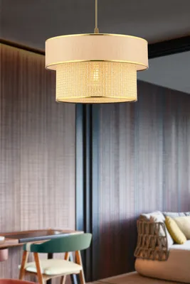 Produktbild von Opviq, Moderne Deckenleuchte (Chandelier) aus Metall, 65 cm hoch, 30 x 30 cm Schirm, Baumwollkappe, E27 Fassung (max. 60 W), in Camel und Beige, , ideal für Hotels.