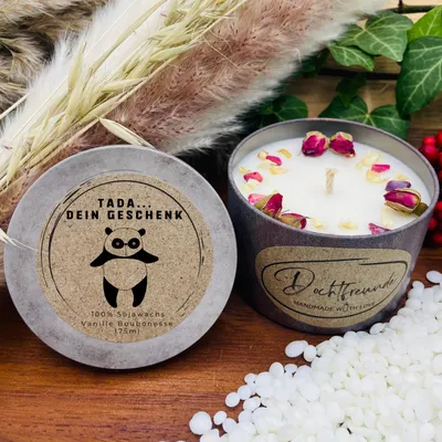 Produktbild von Tada dein Geschenk – personalisierbare Duftkerze mit verschiedenen Dekoren – handgemacht aus dem Südschwarzwald