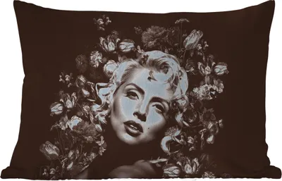 Produktbild von MuchoWow® Outdoor Kissen - Frau - Blume - Luxus - 60x40 cm - Wetterfest - Lounge Kissen - Zierkissen - Kissen für Innenräume