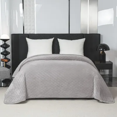 Produktbild von Elegante Tagesdecke 220x200 cm mit hellgrauem Rand
