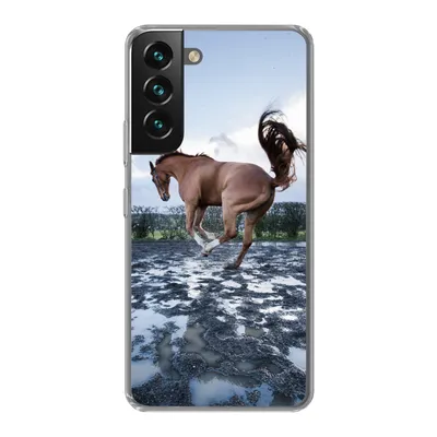 Produktbild von MuchoWow® Handyhülle Schutzhülle Hülle für Samsung Galaxy S22 Ein bockendes Pferd in den Pfützen Silikon Softcase Handy Hülle - Mobiltelefonhülle