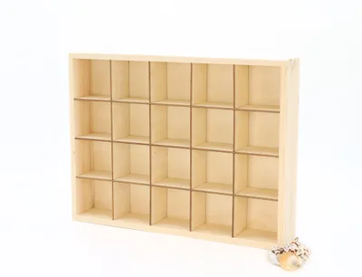 Produktbild von Woodweaver | Holzregal mit 20 Fächern | 40 x 30 x 6,3 cm | Aus Naturholz | Schmuck- & Sammleraufbewahrung | Ideal für Ü-Ei-Figuren, Mineralien, Steine