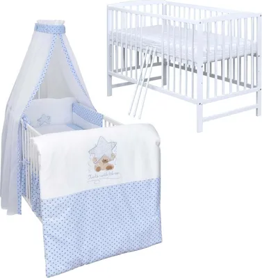 Produktbild von Baby-Delux Babybett Kinderbett Gitterbett Milo Weiß 120x60 Komplett Bettset 10-tlg mit Stickerei Twinkle Stars Blau