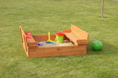 Produktbild von Sandkasten mit Deckel und Sitzbänken