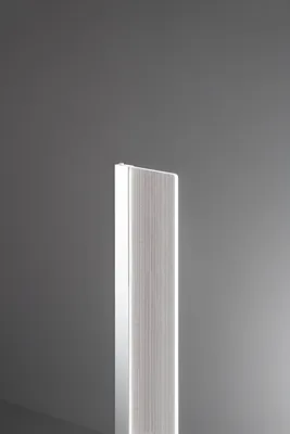 Produktbild von 34-W-LED-Stehleuchte aus weißem Metall, 2720 lm, dimmbar mit Farbtemperaturwahlschalter (3000 K/4000 K/6000 K), modernes Design, Höhe 171 cm - Perenz