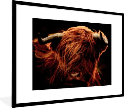 Produktbild von MuchoWow® Gerahmtes Poster Schottischer Highlander - Kuh - Hörner - Porträt - Tiere 80x60 cm - Poster mit Schwarzem Bilderrahmen Wandposter Rahmen Foto Bilder - Schlafzimmer-Dekorationen - Fotoposter