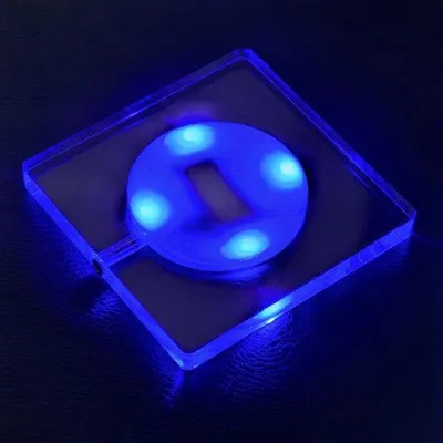 Zdjęcie produktu dla Podstawka pod napoje LED - kwadratowa - akryl - ładowalna i podświetlana, idealna na imprezy - Luxento