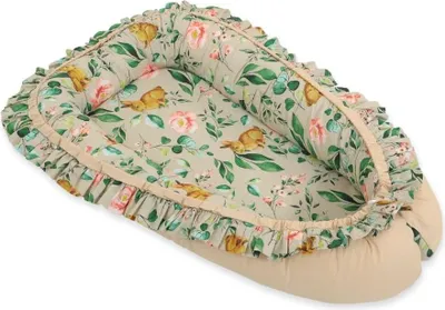Produktbild von Babystreu, Kokon – mit Rüschen, verstellbare und atmungsaktive Baumwolle – Hase mit Blumen