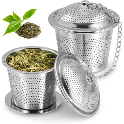 Produktbild von Teesieb 2er Set aus Edelstahl – Feines Sieb für losen Tee & Kräuter, Inklusive Abtropfschale & 11 cm Kette – Perfekt für Tassen, Kannen & Thermobecher