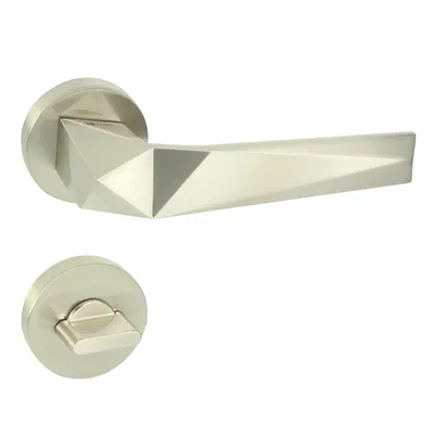 Produktbild von DOMINO Türgriff Drückergarnitur WC -Badezimmer Set | Rund-Rosette | Türklinke für Bürotür, Kellertür & Innentür | Türbeschläge aus Znal | Nickel Türdrückergarnitur | PIRA-R M9