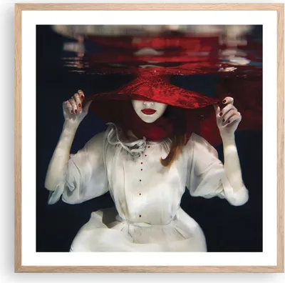 Produktbild von Gerahmtes Poster - Rahmen in heller Eiche - Mädchen Rot Hut - 60x60 cm - Wand Bild - Wanddeko - Wandbilder - Kunstposter - Wandposter - Bilderrahmen - Bilder - Kunstdruck - Wandbild - P2NAC60x60-4305