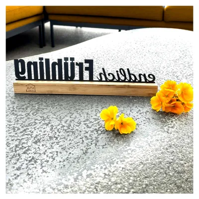 Produktbild von Frühlingsaufsteller aus Holz und Metall in Schwarz mit Spruch