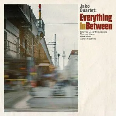 Produktbild von Everything In Between