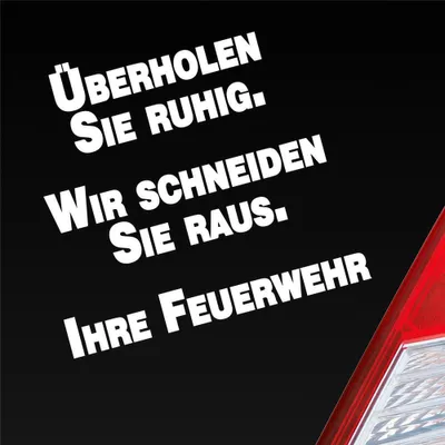 Produktbild von Auto Aufkleber Überholen Sie ruhig. Wir schneiden Sie raus. Ihre Feuerwehr Rettungsgasse 11x10 cm Weiss Matt Sticker Heckscheibenaufkleber