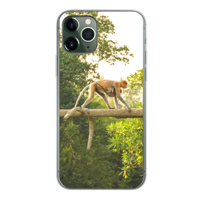 Produktbild von MuchoWow® Handyhülle Schutzhülle Hülle für iPhone 11 Pro Affen laufen auf Ast Silikon Softcase Handy Hülle - Handy