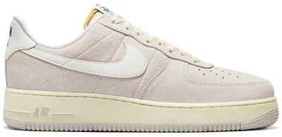 Productafbeelding van Nike Air Force 1 Low '07, model voor sportteams, kleur: Light Orewood Brown, maat: EU 47.5