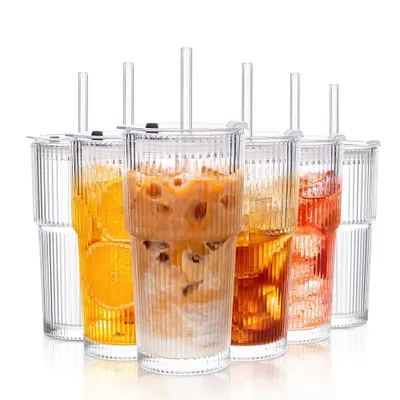Produktbild von Gläser-Set Gerippte Glasbecher mit Deckel und Strohhalm 6-tlg., luftdichtes und wasserdichtes Design, ideal als Kaffee