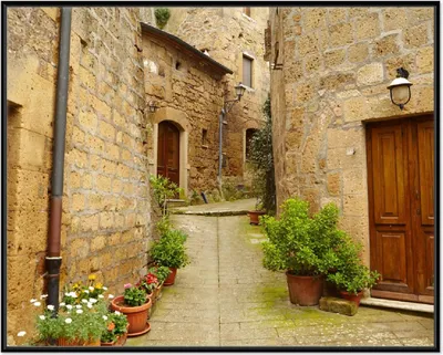 Produktbild von Wallario Wandbild Weg durch die Altstadt - Toskana in Italien, Größe: 40,30 x 50,30 cm, Poster mit schwarzem Aluminiumrahmen