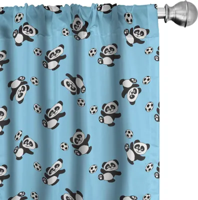 Zdjęcie produktu dla ABAKUHAUS Zasłony piłkarskie, firanki, uroczy gracz panda kopiący piłkę, wzór dla chłopców, zabawny wzór zwierzęcy, 2 sztuki 75 x 225 cm, jasnoniebieski, czarny, biały