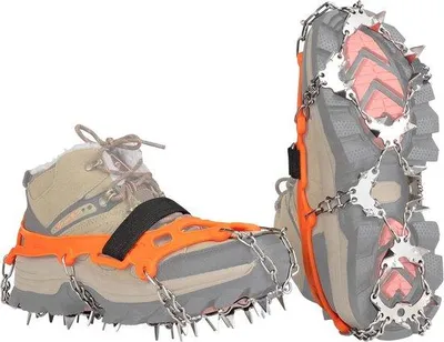 Produktbild von Famanu Steigeisen mit 32 rostfreien Spikes - Antirutsch für Schuhe und Stiefel