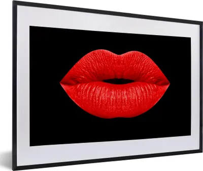 Produktbild von MuchoWow® MuchoWow® Gerahmtes Poster Lippen - Rot - Schwarz 60x40 cm - Poster mit zchwarzem Bilderrahmen - Schlafzimmer - Plakat in Rahmen - Drucken
