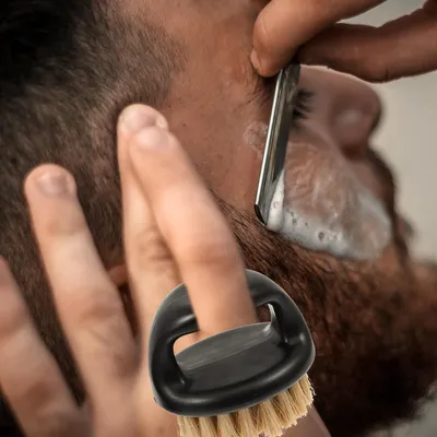 Produktbild von 2 Stück Bartpflege für Herren: Rasierpinsel und Bartbürste mit weichen Borsten in praktischer Größe für tägliche Reinigung und Styling in zufälligen Farben