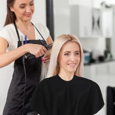 Produktbild von Wasserdichter, bequemer Haarfärbeumhang als Stylisten- und Make-up-Schürze für den Beauty-Salon, mit Färbeschal und Friseurumhang