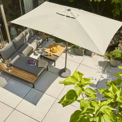 Produktbild von Siena Garden Alvida SET n schwarz, aus Teakholz + Isa Sonnenschirm in stone, 4-teilig