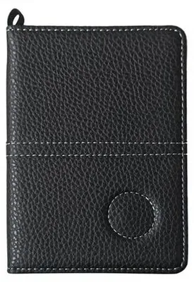 Productafbeelding van Golfscorekaart - Gemaakt van Polyurethanmateriaal - 16 cm x 11,5 cm - Zwart - Draagbaar golfscoreboek