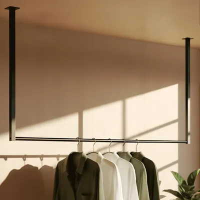 Produktbild von CLP Kleiderstange Fenton aus Metall für Deckenmontage Größe 120x80 cm
