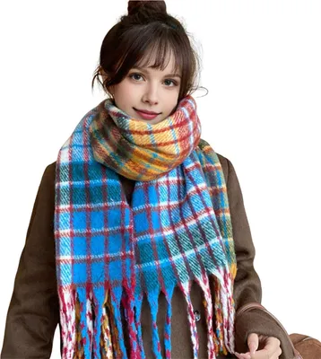 Produktbild von Damenschal mit Karomuster, flauschig in Kaschmiroptik, mit Quastenverzierung, ideal als Reise-, Pullover- oder Mantelaccessoire