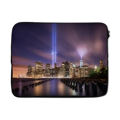 Produktbild von MuchoWow® Laptop Hülle 17 Zoll Laptoptasche New York - Nacht - Stadt - Wasser - Zipper - Schutzabdeckung
