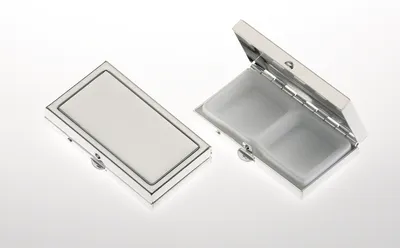 Produktbild von Pillendose 2-geteilt rechteckig glatt verchromt 5,3 x 2,0cm