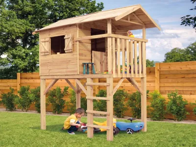 Produktbild von Prestige Garden Stelzenhaus Tree Hut Braun Grün, 14 mm Kesseldruckimprägniertes Kiefernholz Spielhaus, Mit Veranda Tür Fenster Leiter, Stabiles Garten Spielgerät Für Kinder, Erweiterbar Mit Rutsche
