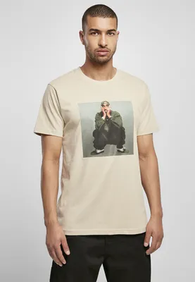 Zdjęcie produktu dla Dziecięcy t-shirt Mr. Tee z nadrukiem Tupac w pozycji siedzącej, kolor beżowy - rozmiar XXL