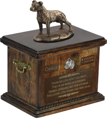 Produktbild von American Staffordshire Terrier, Amstaff V - Eine Urne für die Asche eines Hundes, eine Urne mit einer Statue, eine personalisierte Hundeurne von der Marke Art-Dog.