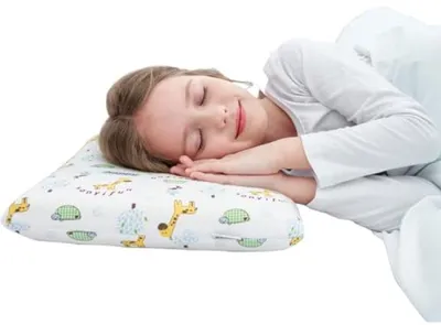 Produktbild von PromoHome® Kinderkopfkissen 30x50 cm – Memoryschaum mit Baumwollbezug – für 3 bis 8 Jahre