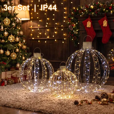 Produktbild von 3er Set Beleuchtete XL LED Weihnachtskugeln IP44 Außen – 360 LEDs mit Timer & Blinkfunktion, Stapelbare 3D Lichtkugeln Gold für Garten & Terrasse.