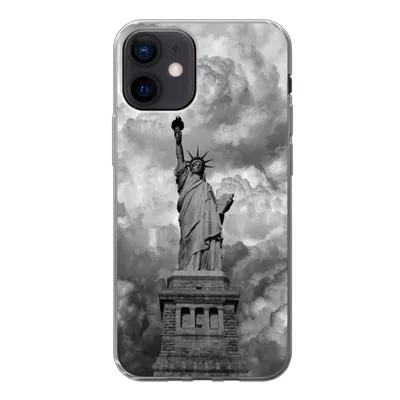 Produktbild von MuchoWow® Handyhülle Schutzhülle Hülle für iPhone 12 Freiheitsstatue in New York an einem bewölkten Tag in schwarz-weiß Silikon Softcase Handy Hülle - Schutzhülle