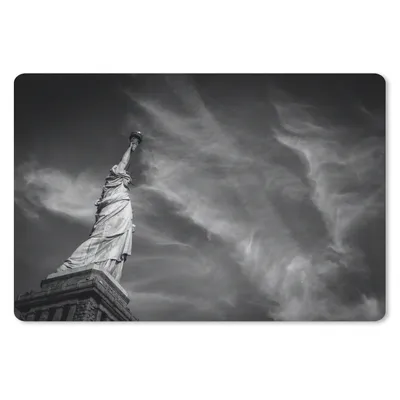 Produktbild von MuchoWow® Schreibtischunterlage Freiheitsstatue in New York in schwarz-weiß 60x40 cm - XXL Mauspad - Großes Mauspad