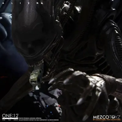 Produktbild von Mezco Toys Alien Actionfigur 18 cm