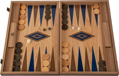 Zdjęcie produktu dla Zestaw do backgammona Manopoulos – dąb i orzech amerykański – wykonany ręcznie, z bocznymi półkami (48 x 30 cm)