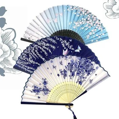 Produktbild von Famanu Faltbare Chinesische Fächer - 3 Stück, Bambus Handfächer mit Quasten - Blau und Weiß