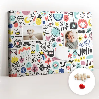 Obrázek produktu pro Korková nástěnka s kolíčky - Tabule s kolíky pro fotografie a poznámky - 60x40 cm - Připínáčky dřevěné 100 kusů - Náčrtky obrázků
