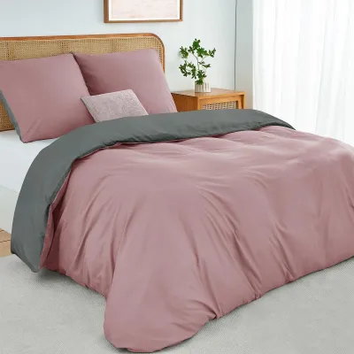 Zdjęcie produktu dla Komplet pościeli z kołdrą (3 elementy) o wymiarach 240 x 220 cm, wykonany z mikrofibry, dwustronny