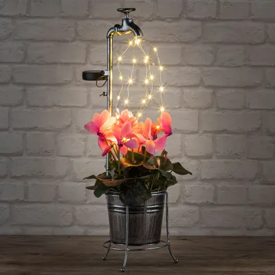 Produktbild von LED Solar Deko Wasserhahn mit Blumentopf - 60 x 17 cm - Garten Beleuchtung mit 30 LED in warm weiß