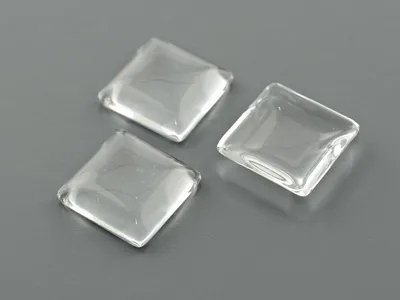 Produktbild von Vintageparts 10 quadratische Glasscabochons klar, 15 mm