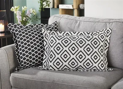 Produktbild von Outdoor Kissenhülle "Black & White" in schwarz & weiß, 45x45 cm, Stehsaum, Kissenbezug wasserabweisend, Zierkissenbezug für Balkon & Garten