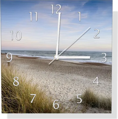 Produktbild von Wallario Design Wanduhr Strandspaziergang im Urlaub an der Ostsee aus Aluverbund, Größe 30 x 30 cm